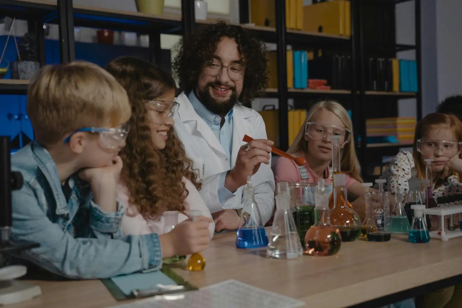 EdTech & Learning AI voice agent - Ringlyn is one of the best AI voice agents for schools — managing course inquiries, enrollment support, and student check-ins to create a supportive learning journey from day one. Designed for the best voice AI solutions for customer satisfaction in education.